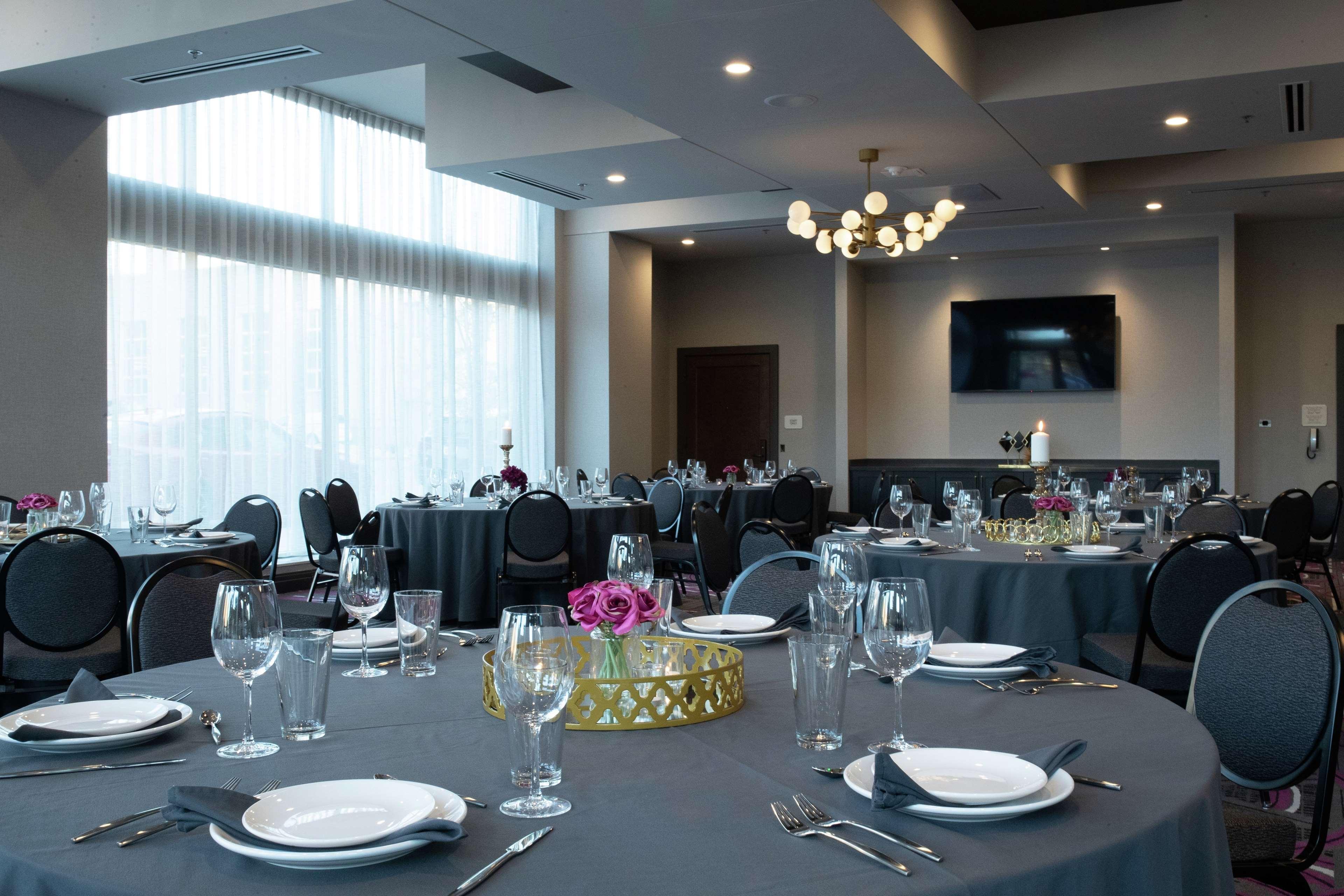 The Axis Moline Hotel, Tapestry Collection By Hilton Екстер'єр фото