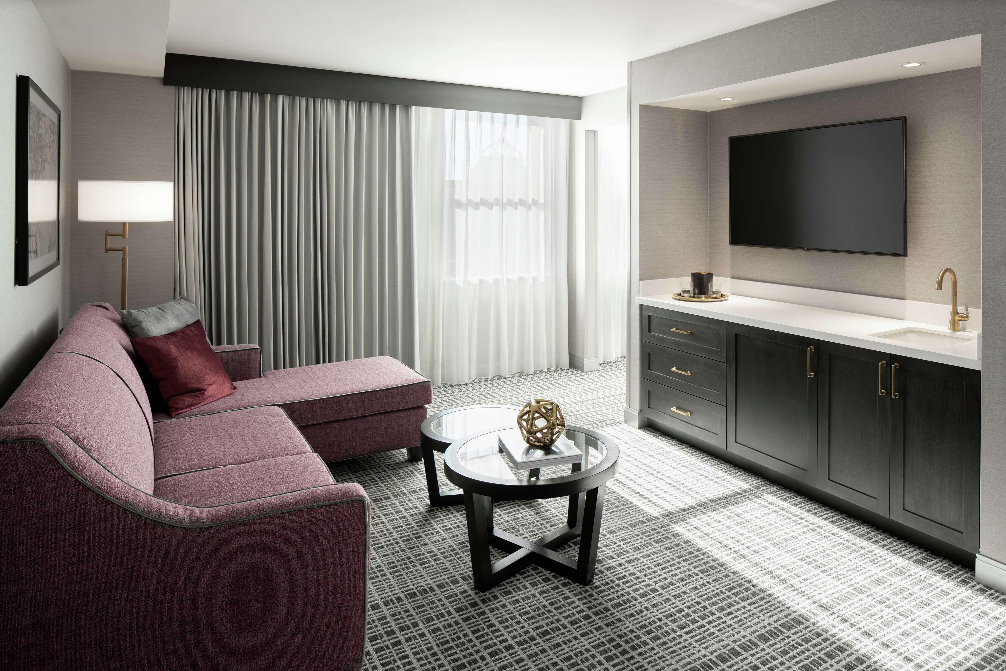 The Axis Moline Hotel, Tapestry Collection By Hilton Екстер'єр фото